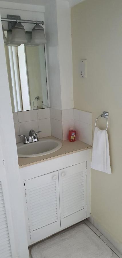 Hastings Towers 4D - Studio Apt Opp Beach Bridgetown Exteriér fotografie